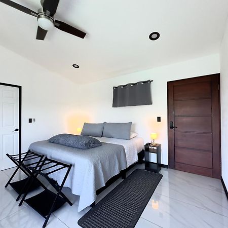 Black & White Apartments Monteverde Exterior photo