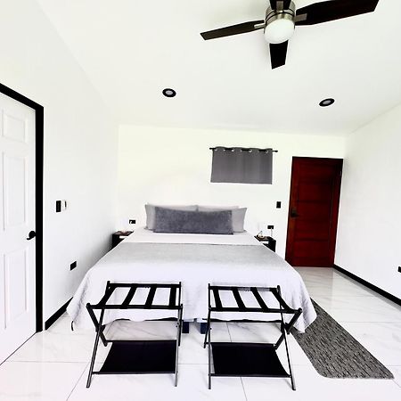 Black & White Apartments Monteverde Exterior photo