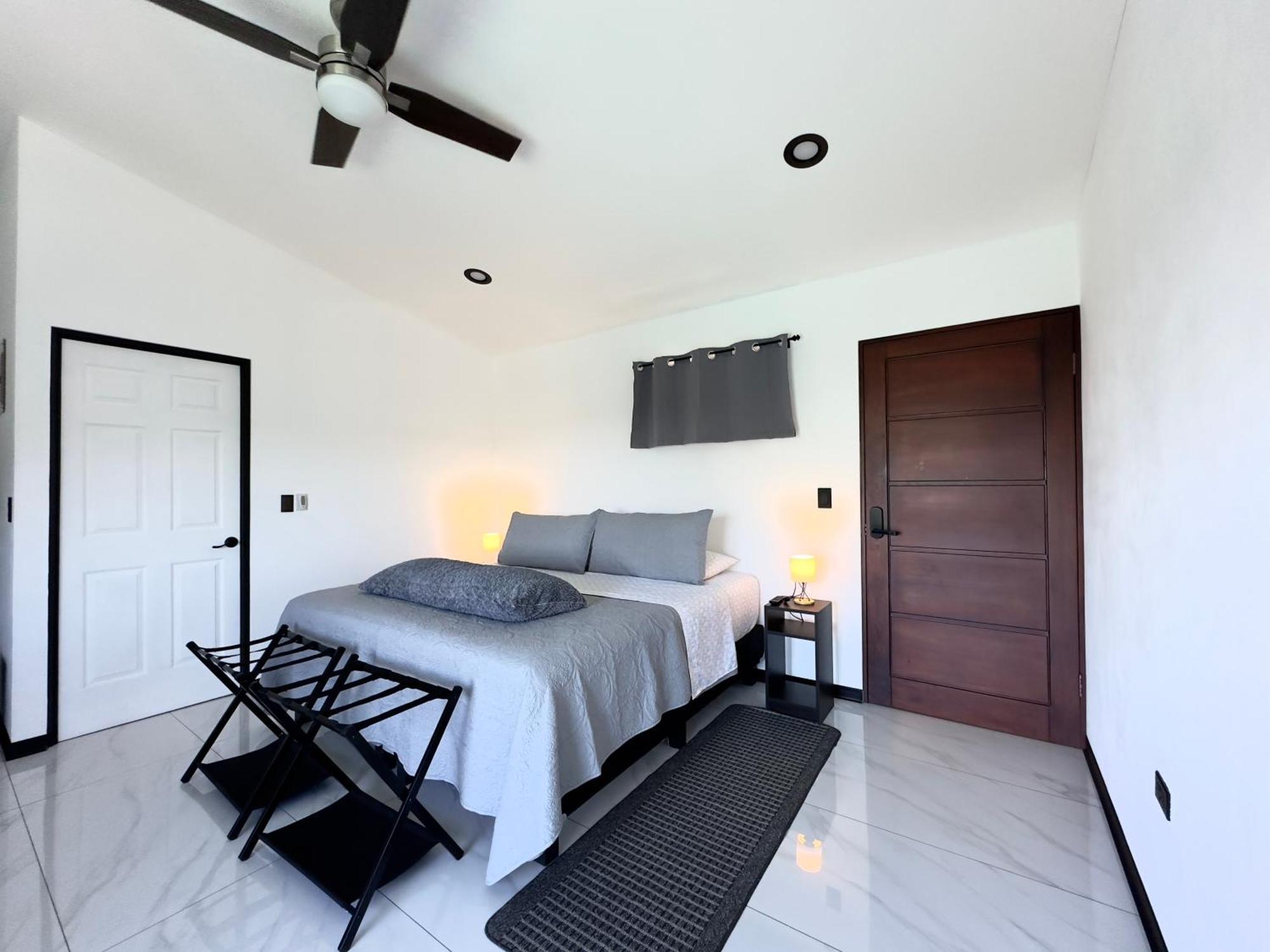 Black & White Apartments Monteverde Exterior photo