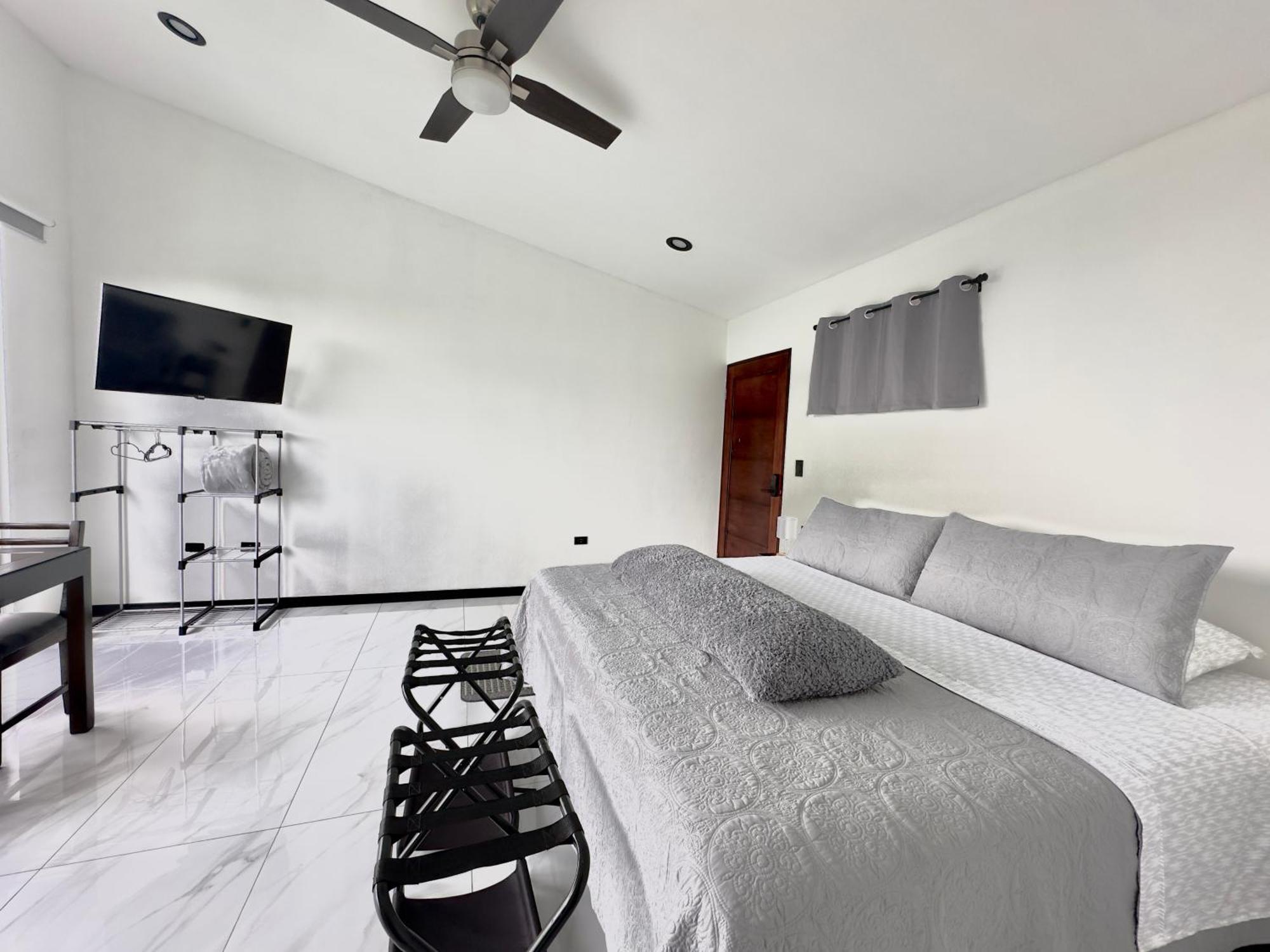 Black & White Apartments Monteverde Exterior photo